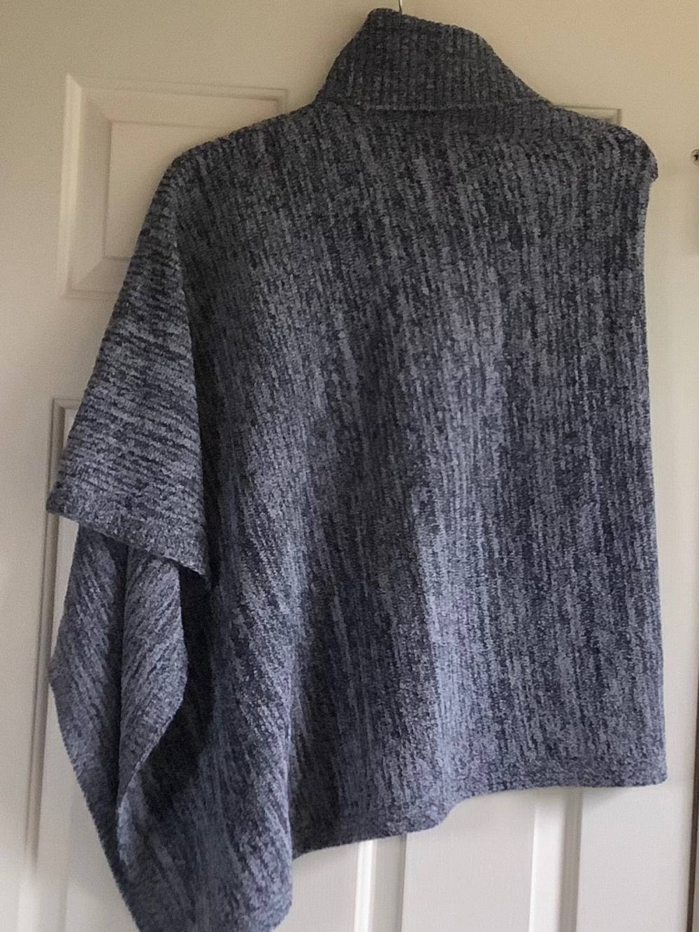 Barefoot Dreams CozyChic Point Dume Poncho Heather Indigo-Dove Gray OS - Picture 9 of 15
